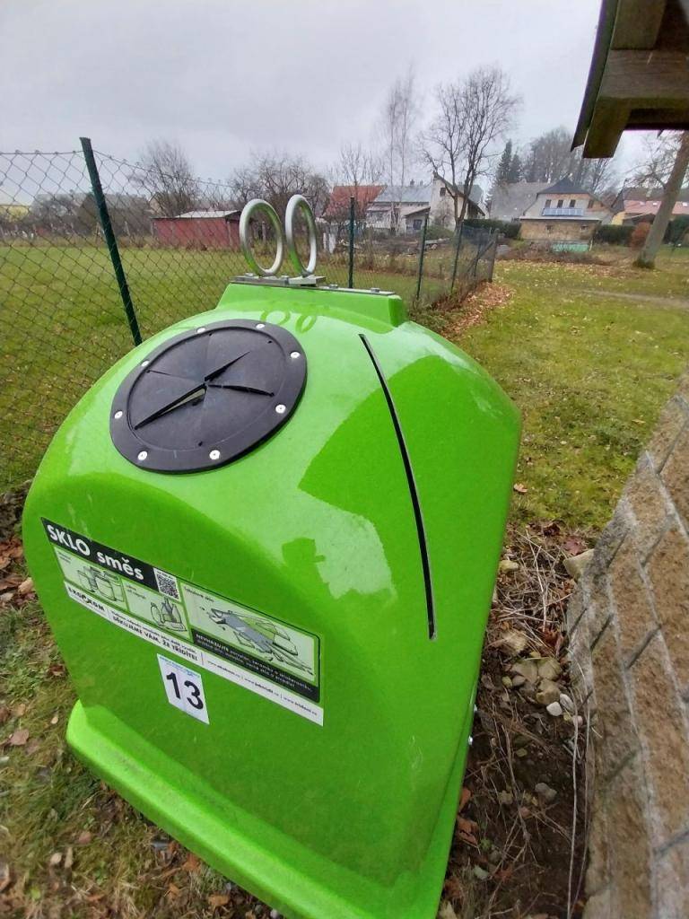 Reakce na dotazy a poznatky z pochůzek po městě ohledně nových zvonů na sklo.