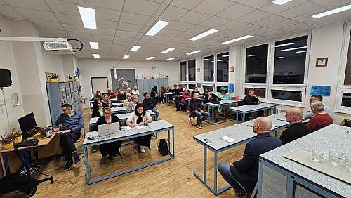 Po třech letech se 13. 11. na Základní škole Plešivec uskutečnilo další pravidelné setkání vedení města s obyvateli této městské části. Zúčastnilo se jej vedení města, zástupci odborů městského úřadu, zastupitelé a přibližně dvacítka občanů. Cílem bylo osobně informovat o aktuálních projektech, představit plány v lokalitě a společně probrat podněty, které místní nejvíce trápí.