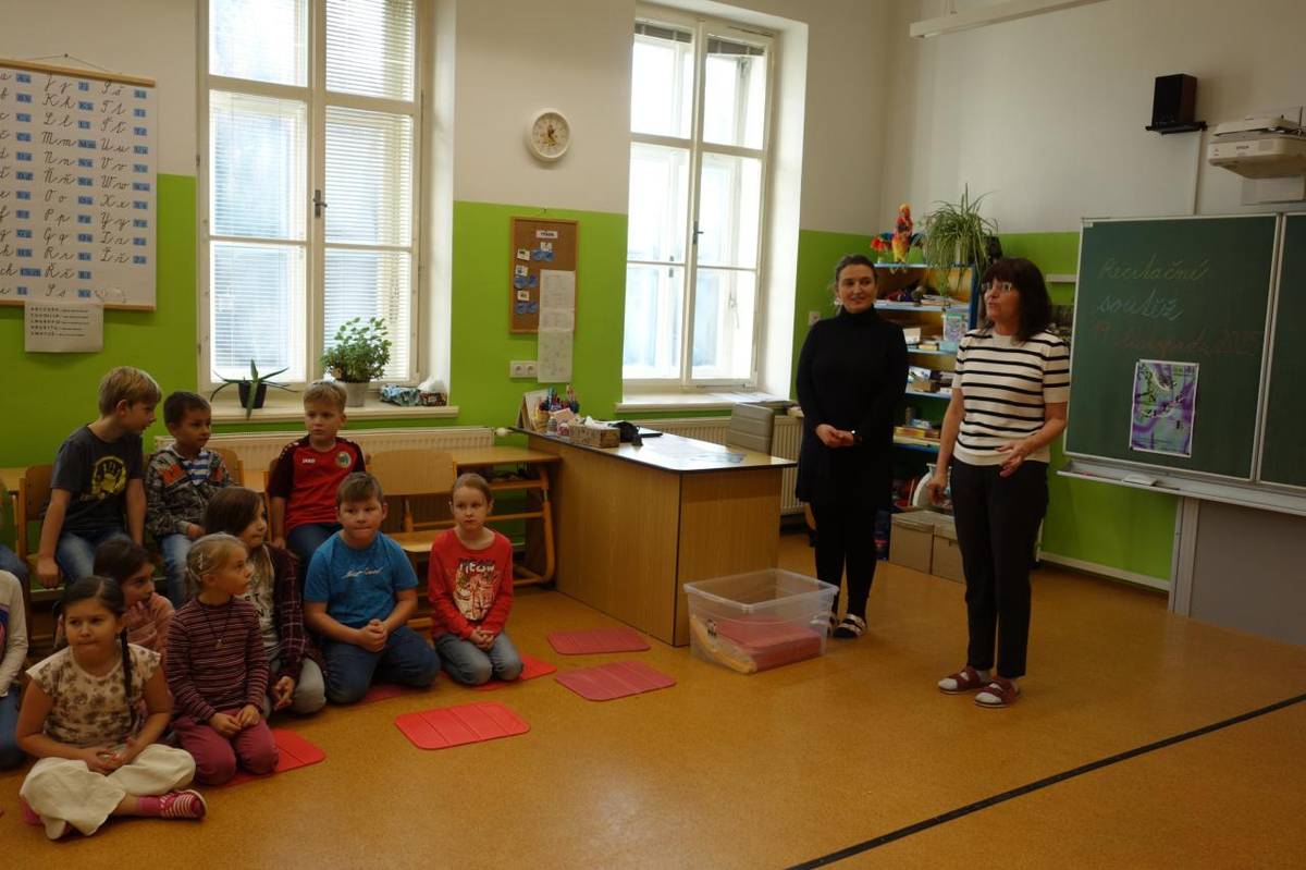 Festival se koná vždy v listopadu napříč celou republikou na počest narození Karla Hynka Máchy. Tradičně se zapojuje i batňovická knihovna a škola. Školáčci si vyzkoušeli, jaké to je recitovat před odbornou porotou, složenou z místních seniorek a všichni byli odměněni za své výkony.