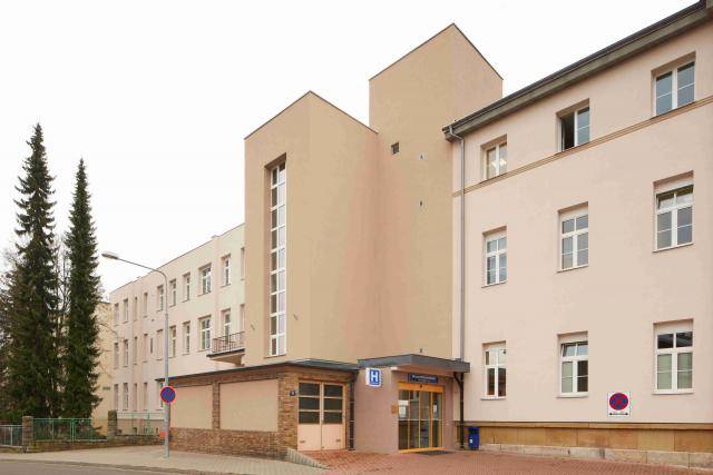 Město Trutnov i letos láká budoucí zdravotníky. Už 7 let zřizuje Nadační fond při Oblastní nemocnici Trutnov, a. s., který nabízí stipendia ve výši až 80 000 Kč a zajištěnou stabilní práci v trutnovské nemocnici.                               Číst dál...