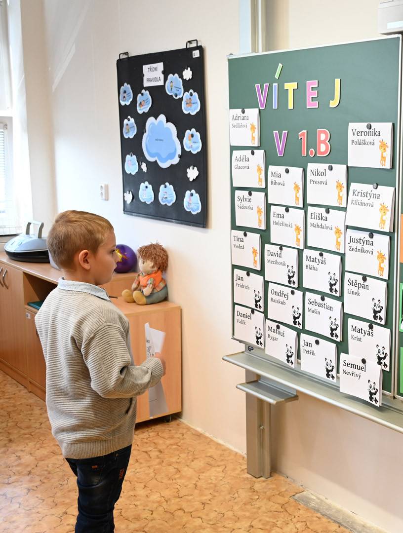 Pokud přicházejí dobré zprávy, vůbec nezáleží na tom, který je den v týdnu nebo snad roční období. A právě takovou dobrou zprávou je, že na účet našeho města byly v těchto dnech připsány další dotace.  Jde o významné finanční prostředky, které podpoří rozvoj našich příspěvkových organizací – školských zařízení, jejichž zřizovatelem je Město Vracov:    1 076 692 Kč pro Masarykovu základní školu Vracov  473 890 Kč pro Mateřskou školu Vracov  234 137 Kč pro Základní uměleckou školu Vracov   Dotace pocházejí z Operačního programu Jan Amos Komenský a byly poskytnuty Ministerstvem školství, mládeže a tělovýchovy. Umožní zkvalitnit vzdělávání, podpořit moderní výukové metody a přispět k dalšímu rozvoji pedagogů i žáků.  Poděkování patří všem, kteří se podíleli na přípravě projektů a žádostí o dotace.