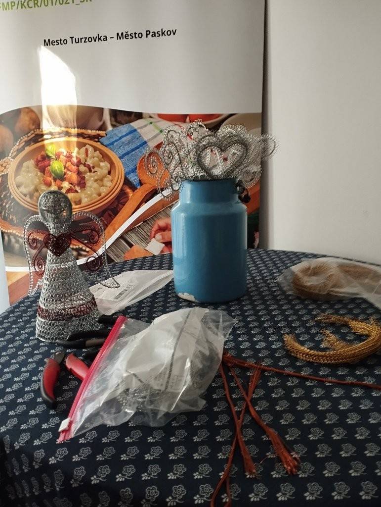 V stredu 5.  novembra 2025 sa žiaci zo ZŠ Paskov a DFS Paskovjanek zúčastnili  už posledného medzinárodného workshopu  drotárstva v rámci realizácie projektu pod názvom "Dedičstvo otcov zachovajme" FMP/KCR/01/021_SK z programu Interreg Slovensko - Česko 2021-2027.