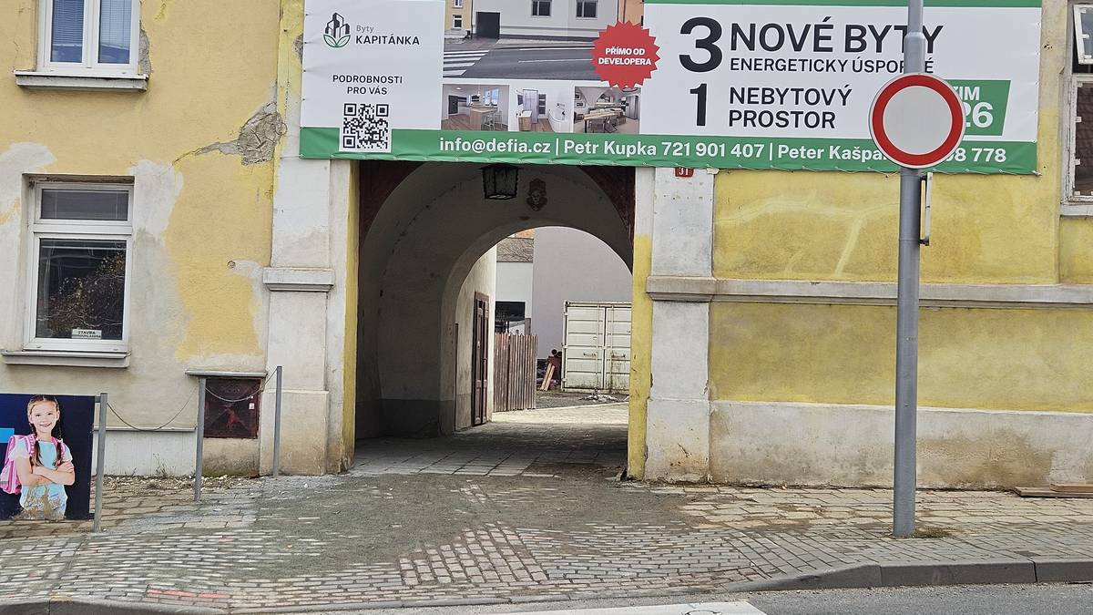 Od čtvrtka 20. listopadu můžete projít ulicí Průchodní již bez omezení, jen se zvýšenou opatrností.