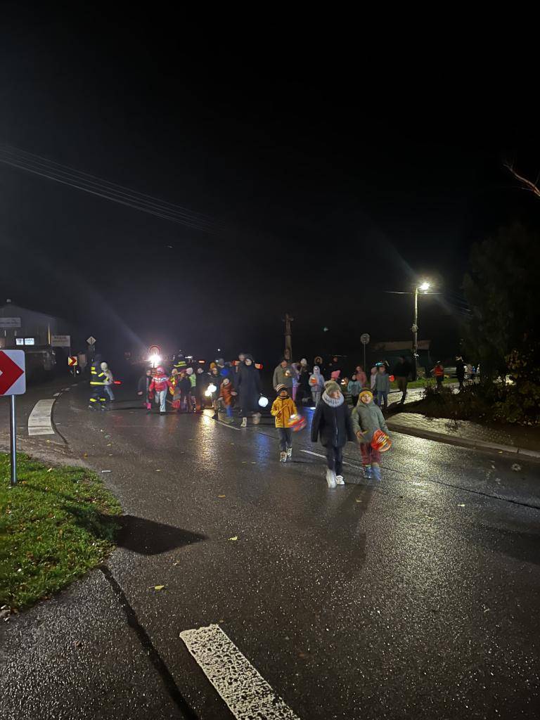 Dňa 17. novembra 2025 sa uskutočnil v obci lampiónový sprievod, na ktorom sme si pripomenuli Deň študentstva a výročie "nežnej revolúcie".  Program začal pochodom dedinou a pokračoval ohňostrojom, po ktorom bolo pre malých aj veľkých pripravené občerstvenie.