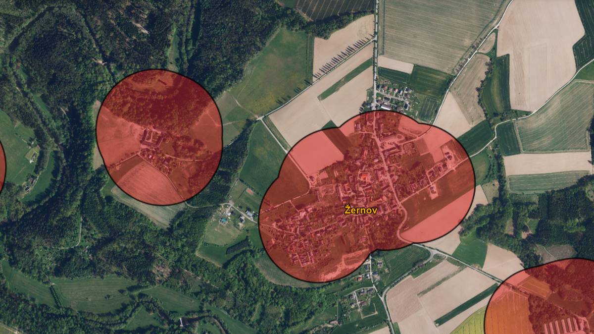 S účinností od 1.12.2025 je ze zákona zakázáno odpalovat jakoukoliv pyrotechniku vyjma kategorie F1 (prskavky, bouchací kuličky, konfety), blíže můžete zkontrolovat https://ohnostroje.pozemkov.cz Na místa, která nejsou v ochranném pásmu platí Obecně závazná vyhláška č. 3/2019, o regulaci používání zábavní pyrotechniky   Městys Žernov