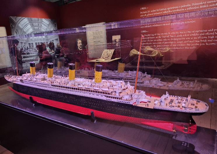 Žáci 2. stupně vyrazili v pondělí 24. 11. za dalším dobrodružstvím. Tentokrát se plavili na "nepotopitelné" lodi...