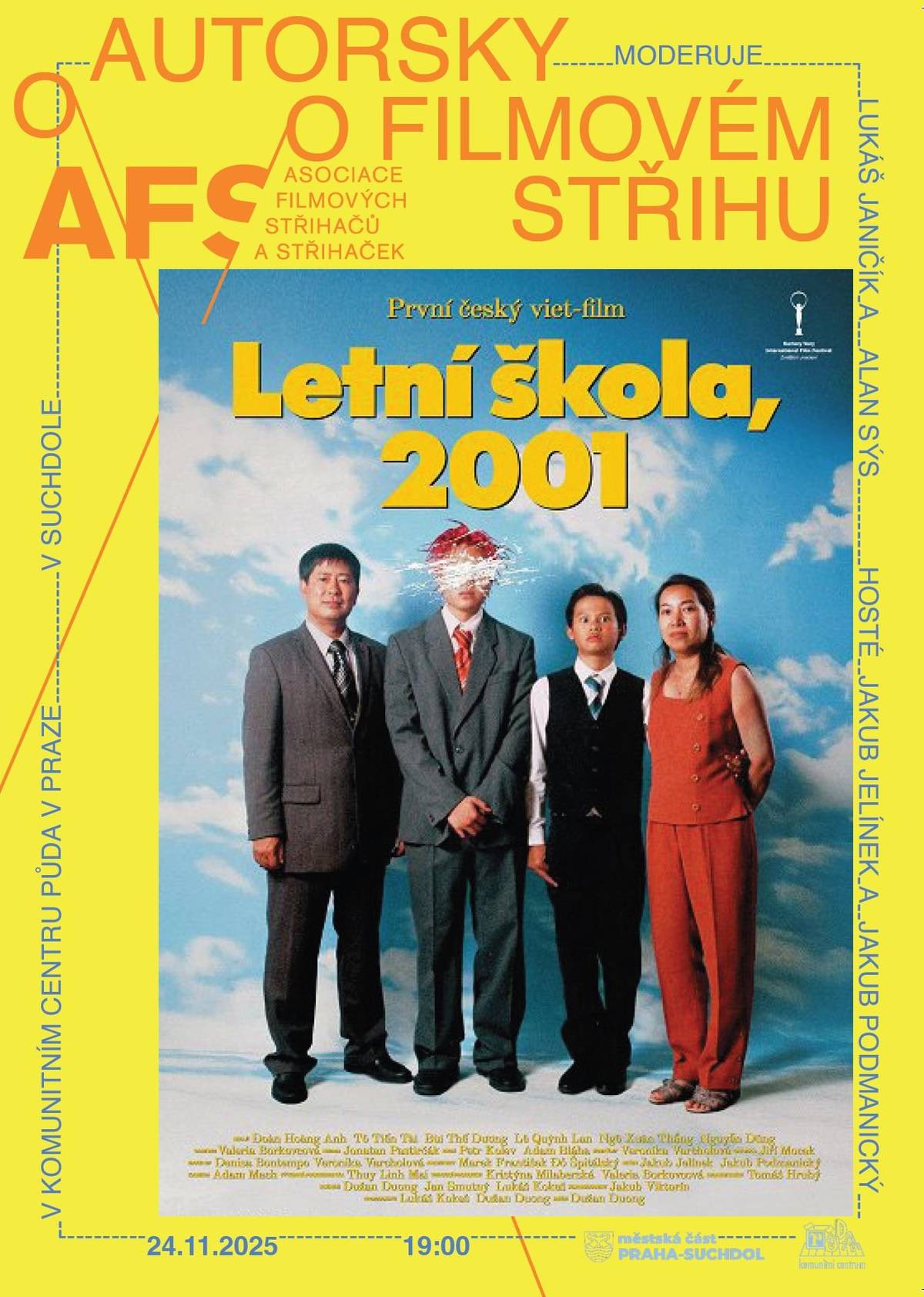 V pondělí 24. listopadu od 19 hodin nás v sále KC Půda čeká promítání nového českého filmu LETNÍ ŠKOLA, 2001. Akce je organizována ve spolupráci s AFS (Asociace filmových střihačů a střihaček), po projekci bude následovat moderovaná debata se střihači filmu. Vstup je volný. Aerofilms: Léto 2001. Sedmnáctiletý Kien se zářivě červeným účesem se po deseti letech ve Vietnamu vrací k rodině do tržnice v Chebu. Místo vřelého přivítání ho čeká odcizený otec, ustaraná matka a mladší bratr, který mu nic nedaruje. Mezi nažehlováním pokémonů na trička, drilováním češtiny a randěním u jezera vyplouvá na povrch tajemství, jehož odhalení převrátí život tržnice vzhůru nohama... S lehkostí a vtipem vyprávěný snímek režiséra Dužana Duonga přináší autentický pohled do komunity očima první vietnamské generace, která v Čechách vyrostla.