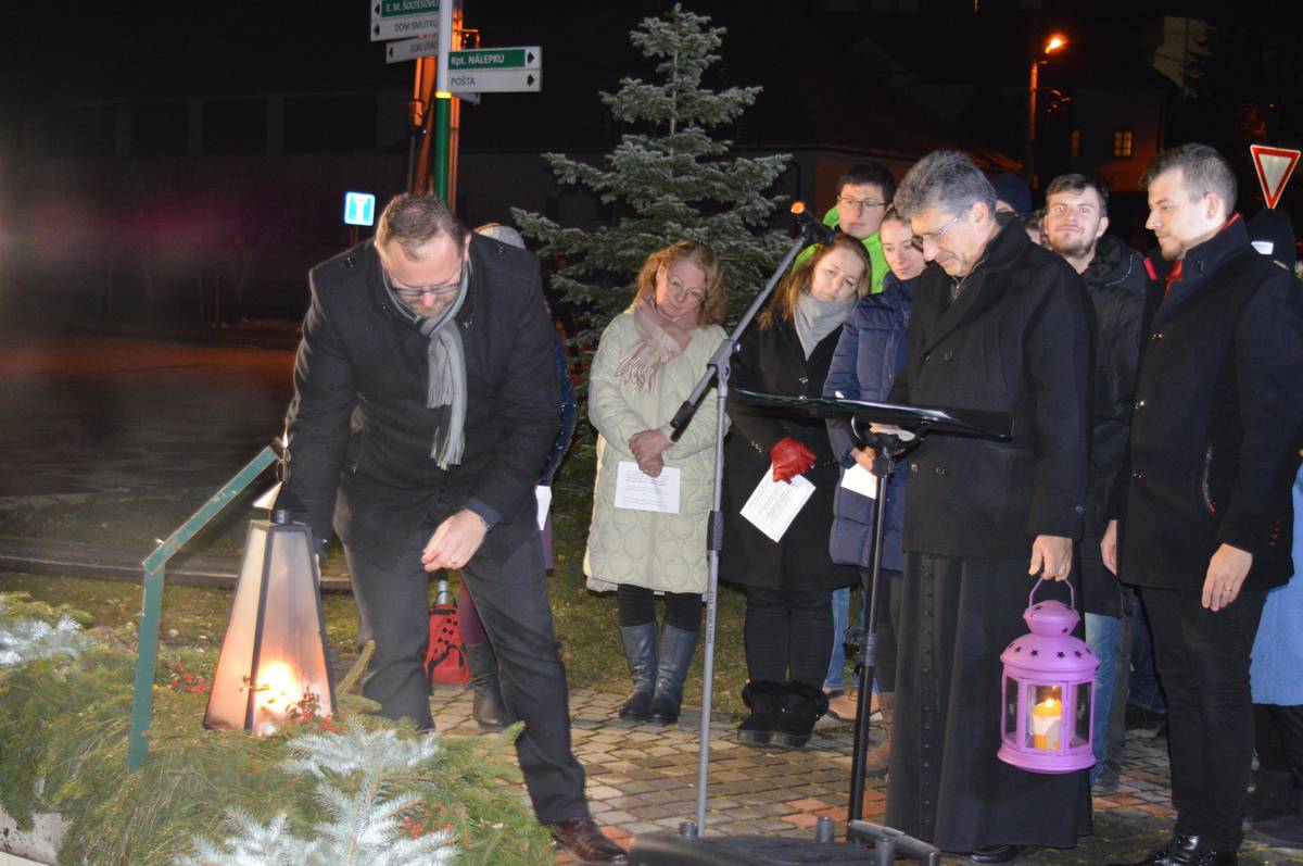 Obec Dobrá Niva, ECAV Dobrá Niva a RKC farnosť Dobrá Niva Vás srdečne pozývajú na spoločné rozsvietenie prvej adventnej sviečky, ktoré sa bude konať v sobotu 29. 11. 2025 o 17.00 hod. na Námestí SNP pri adventnom venci.     O teplé občerstvenie bude postarané.