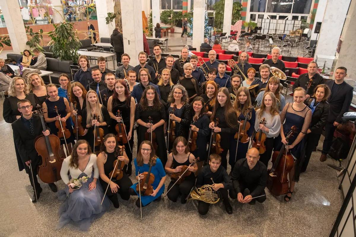 První adventní neděle se blíží, a s ní i skvělá příležitost naladit se na sváteční vlnu. Sanatoria Klimkovice zvou všechny, aby si přišli užít adventní koncert a slavnostní rozsvícení vánočního stromu na lázeňskou kolonádu 30.11.2025 od 15:00.