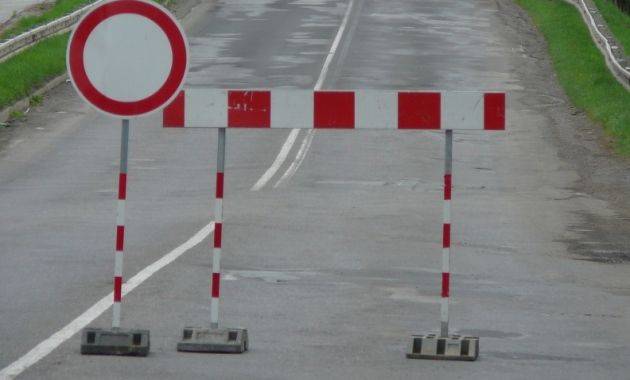 Trenčianske vodárne a kanalizácie a.s.  Vám oznamujú, že z dôvodu  opravy poruchy na vodovodnom potrubí  bude  ulica Teplica od 24.11.2025 od 8. 00 hod až do odvolania uzatvorená.