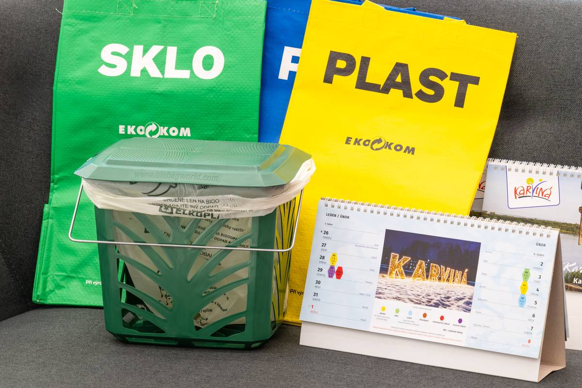 Děkujeme za obrovský zájem o kalendáře a pomůcky ke třídění odpadu! ♻️ Výdejní místa dnes hlásí následující stav:👇 🏛 Budova B (magistrát) 📅 Stolní kalendáře – vyčerpáno 🟡 Třídicí tašky – vyčerpáno 🟢 Biokošíky – vyčerpáno 🌱 Rozložitelné sáčky – 700 ks rolek k dispozici --- 🏛 Budova C – podatelna 📅 Stolní kalendáře – 280 ks 🟡 Třídicí tašky – 50 sad velkých + 50 sad malých + 30 ks KOVY --- ℹ️ Městské informační centrum (Masarykovo náměstí) 📅 Stolní kalendáře – vyčerpáno 🟡 Třídicí tašky – vyčerpáno 🟢 Biokošíky – 50 ks 🌱 Rozložitelné sáčky – 900 ks rolek --- 📚 Knihovny – výdej kalendářů 📍 Fryštát (Masarykovo nám.) – cca 500 ks 📍 Nové Město (Tř. Osvobození) – cca 500 ks 📍 Mizerov (Centrum) – cca 500 ks --- Pokud plánujete vyzvednutí, sledujte prosím průběžně stav na jednotlivých místech. Připomínáme, že výdej je možný pouze oproti občanskému průkazu a váže se na trvalý pobyt v Karviné♻️✨ Děkujeme!