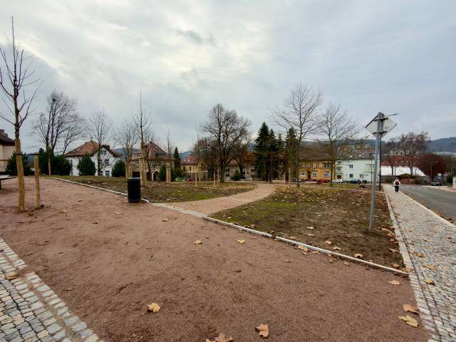 Rozsáhlá revitalizace náměstí Hraničářů na České Čtvrti skončila. Kompletní regenerace parku, na kterou město získalo dotaci za Státního fondu životního prostředí ve výši 85 %, začala na přelomu jara a v listopadu byla dokončena.                               Číst dál...