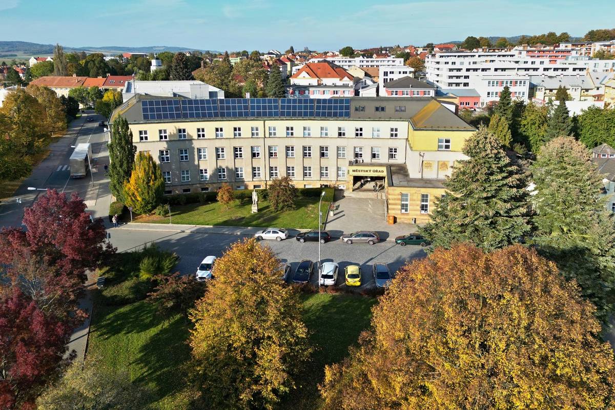 Hlasování v anketě k návrhu na přejmenování náměstí 9. května probíhalo prostřednictvím systému Munipolis do 17. listopadu 2025. Rada města nyní podle schváleného postupu předloží zastupitelstvu kompletní výsledky a podklady.