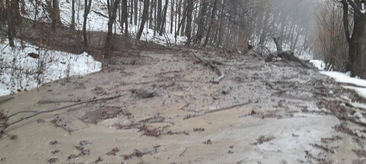 Neprejazdná cesta Železná Breznica - Huta