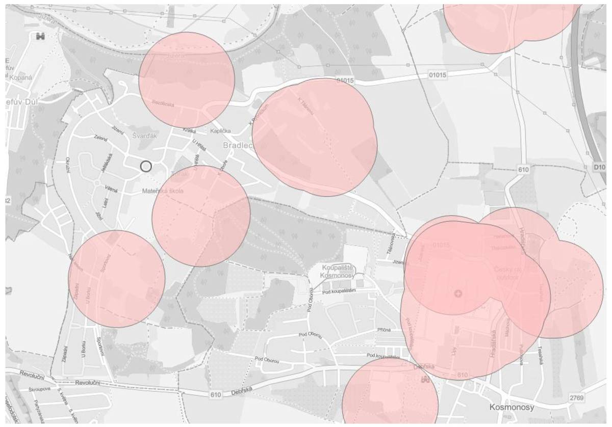K 1. prosinci 2025 vstupuje v účinnost novela zákona o pyrotechnice, která mění způsob používání zábavní pyrotechniky. Jednou z největších změn je zavedení bezpečných zón, kde je možné odpalovat pouze pyrotechniku kategorie F1 - prskavky, bouchací kuličky - od 15 let. Omezení platí ve vzdálenosti menší než 250 metrů od konkrétních objektů, a to:  zdravotnických zařízení, domovů pro seniory a stacionářů, útulků pro zvířata a zoologických zahrad, objektů k chovu zvířat.  Mapa míst, ve kterých je zakázano zacházet s pyrotechnickými výrobky