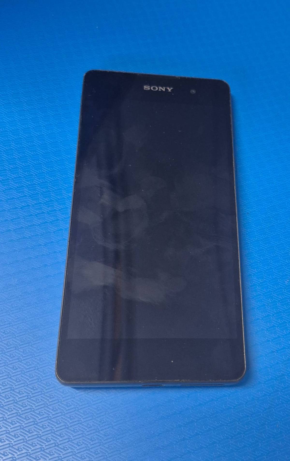 Nalezený mobil v ul. Pražská ( 24.11. - 12h ). Je na podatelně MěÚ. Majitel / ka určitě bude vědět druh mobilu a barvu pouzdra.