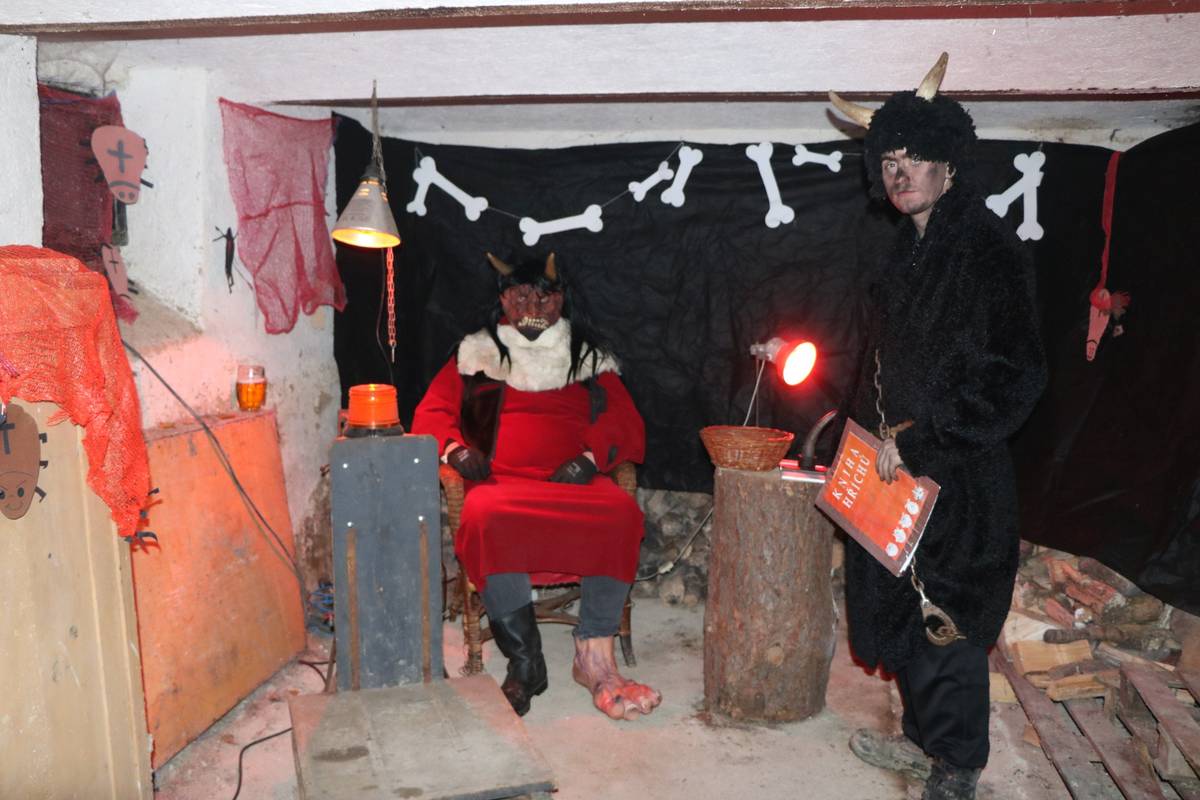 SDH Pole a přátelé obce Vás zvou v so 29. 11. od 16,30 hod. do Knížecí pekelného v Poli. Vstupné je 200,- Kč/dítě, doprovod zdarma. V ceně je balíček,buřt a dětský punč. Přijďte se podívat, jak se celá vesnice čertovsky promění a užijte si pekelnou zábavu.