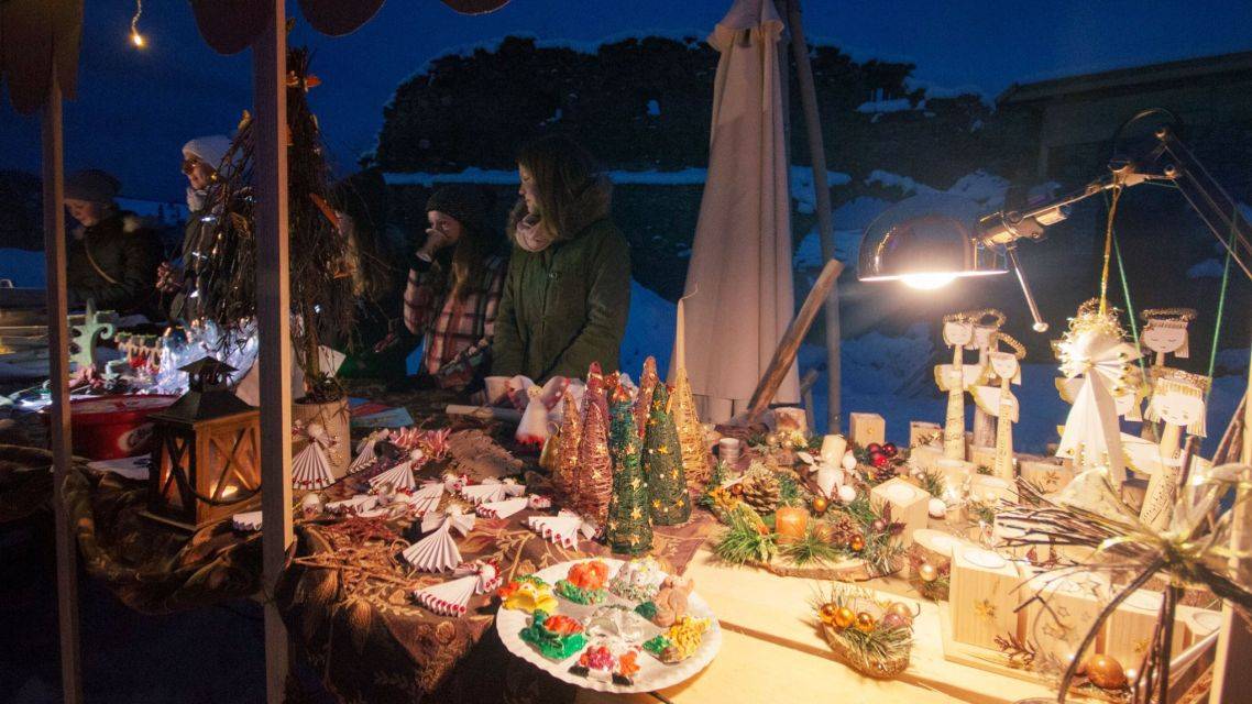 Starosta obce Markušovce a poslanci Obecného zastupiteľstva v Markušovciach vás pozývajú na kultúrne podujatie Adventný večer na hrade, ktoré sa uskutoční v sobotu 6. decembra 2025 od 16.00 hod. v priestoroch Hradu Markušovce.  Adventný večer prinesie do predvianočného obdobia atmosféru pokoja, tradícií a spoločného stretnutia v jedinečnom prostredí historickej pamiatky.