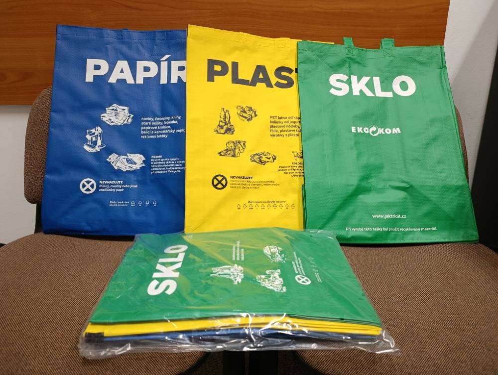 Obecní úřad nabízí všem občanům se zaplacenými povinnými poplatky, tašky na třídění odpadů, které si mohou vyzvednout přímo na úřadě. Tato iniciativa má za cíl usnadnit třídění odpadu a podpořit ekologické chování v obci.  Tašky jsou ve dvou velikostech vždy po 3 ks. Na domácnost 1 sada.