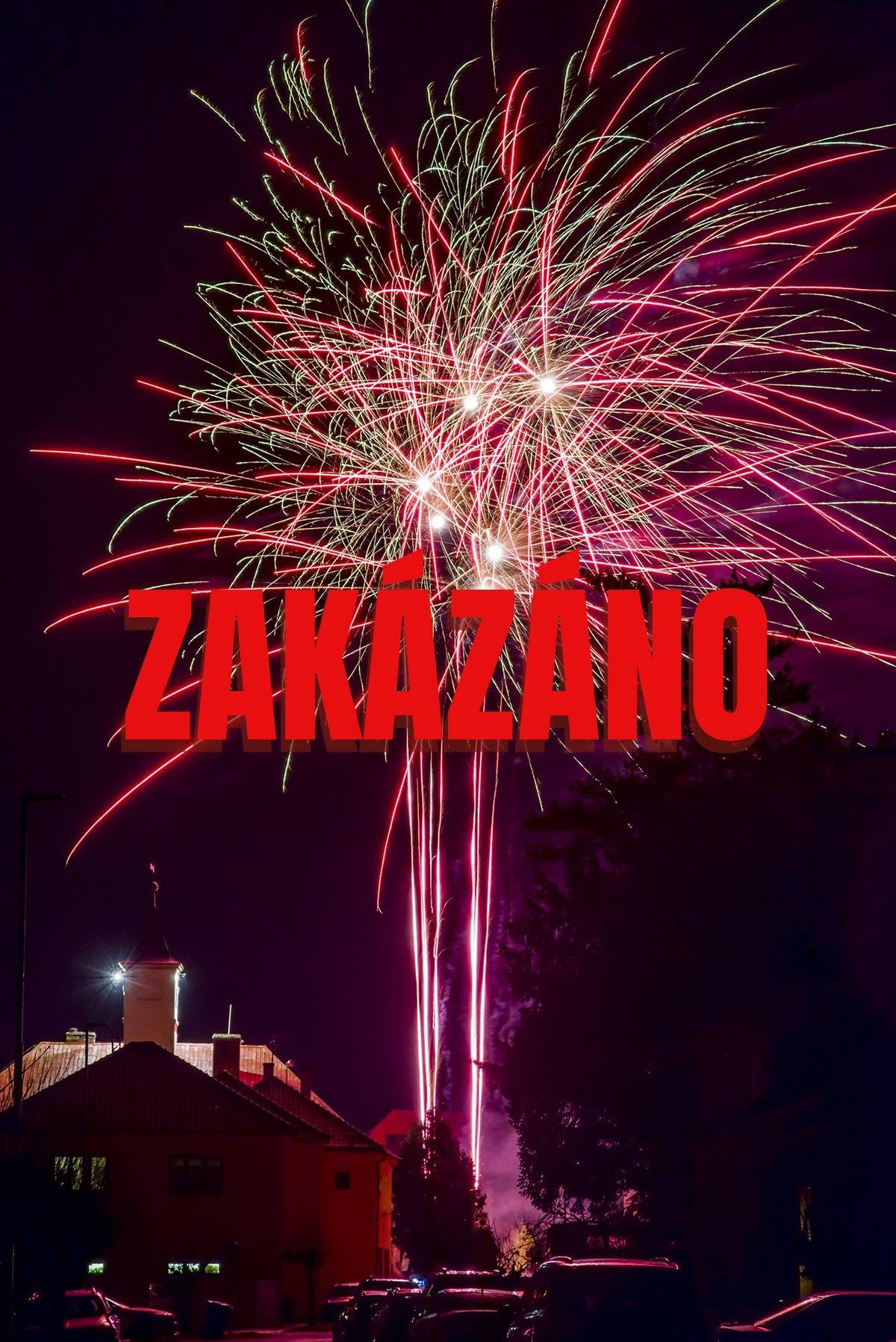 S politováním vám oznamujeme, že musíme ukončit dlouholetou a oblíbenou tradici, a to novoroční (dříve silvestrovský) ohňostroj na náměstí v Sadské. Od 1. 12. 2025 vstupuje v platnost novela zákona číslo 206/2015 Sb. o pyrotechnických výrobcích, která zavádí bezpečné zóny, ve kterých se smí odpalovat pouze pyrotechnika té nejnižší kategorie F1. Tyto bezpečné zóny pokrývají prakticky celé území města Sadská. Proto jsme museli zrušit chystaný novoroční ohňostroj. Pro vaši informaci toto je roztřídění do jednotlivých kategorií: F1 prskavky, bouchací kuličky; F2  petardy, rakety, fontány; F3 velké baterie, petardy i rakety; F4 velké baterie a pumy, ohněpády. Z toho je zřejmé, že zákaz neplatí pouze pro velký novoroční ohňostroj, ale vztahuje se i na menší běžně prodávanou pyrotechniku, s výjimkou malých prskavek a bouchacích kuliček. Zákazu tak podléhají i petardy, rakety a malé baterie odpalované občany například při silvestrovských oslavách nebo jiných příležitostech. Můžeme polemizovat o smysluplnosti tohoto nařízení, ale nezbývá než se mu přizpůsobit. Jinou oslavu Nového roku nechystáme, a to hlavně vzhledem k výraznému nepoměru mezi cenou a kvalitou videomappingu nebo dronové show, kdy cena takové akce je několikanásobně vyšší, než byla cena ohňostroje, ale zážitek zdaleka nedosahuje takové kvality a intenzity, aby to této ceně odpovídalo. Připravili jsme ale pro vás adventní akci na zítřejší večer, kdy se můžete pobavit při vystoupení dětí ze školky a školy, po kterém bude následovat koncert známé muzikálové zpěvačky Magdy Malé. Vše bude provázet i anděl, rozsvítíme vánoční osvětlení a jesličky a budete se moci občerstvit nejenom svařákem u stánků. Celá akce začíná zítra, tj. ve čtvrtek 27. listopadu v 17:00 hodin na náměstí před zdravotním střediskem. Přijďte, má být konečně také příjemné počasí. Milan Dokoupil starosta