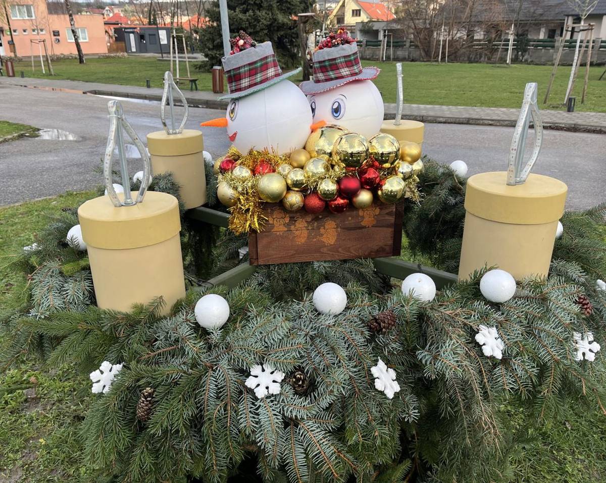 Vážení spoluobčania v nedeľu 30. novembra 2025 po svätej omši (11:15) nám náš pán farár Országh posvätí náš obecný adventný veniec. Všetci ste na túto udalosť srdečne pozvaní.