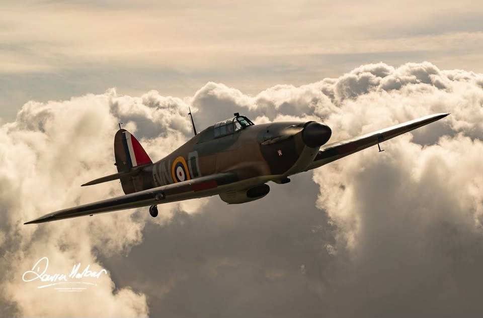 ZMĚNA TERMÍNU - Obecní úřad informuje, že  přednáška ČEŠTÍ RAFÁCI se nekoná 27. 11. Nový termín: PŘÍŠTÍ ČTVRTEK 4. 12. 2025, 17:00, Volební místnost OÚ Smrčná. Přednáší Josef „Joe“ Vochyán – „Věrni zůstaneme!“