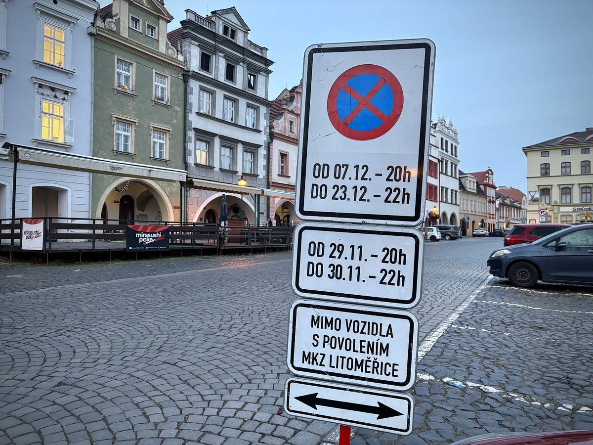 Blíží se adventní čas a s ním i rozsvícení stromu a adventní trhy na Mírovém náměstí v Litoměřicích.  Příprava, samotná realizace i následný úklid potřebují určitá omezení, proto veřejnost žádáme o pochopení, toleranci a akceptaci námi nastavených pravidel a podmínek akce. Zde vypisujeme soupis omezení, abyste si měli možnost naplánovat s předstihem jiné místo pro parkování nebo zásobování: - Od soboty 29.11. od 20 h do neděle 30.11. do 22 h nebude možné parkovat na větší části Mírového náměstí. Průjezdnost Mírovým náměstím bude v neděli 30. 11. rovněž omezena. Při příjezdu z Lidické ulice budete moci vyjet pouze ulicí Michalskou a při příjezdu z Dlouhé ulice budete moci vyjet pouze Velkou Dominikánskou. Toto omezení bude platit i pro zásobování. Uzavřená bude tedy silnice před radnicí a před Moneta money bank po celé délce. - Od neděle 7. 12. od 20 h do úterý 23. 12. do 22 h bude zákaz parkování již jen v menší části Mírového náměstí, jak je každoročně o trhy zvykem a průjezd náměstím omezen nebude. - Městská autobusová doprava na Mírovém náměstí omezena nebude. Děkujeme za pochopení a pokud rozsvícení stromu nebo vánoční trhy navštívíte, přejeme vám příjemnou zábavu. Program naleznete na stránkách www.mkz-ltm.cz Za celý tým MKZ Litoměřice Michaela Mokrá, ředitelka Foto: Anna Jančurová