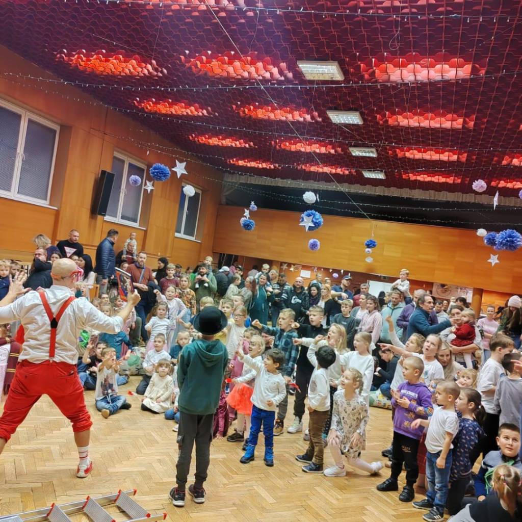 V sobotu 22. novembra sa v kultúrnom dome konala obľúbená Detská Katarínska zábava, ktorú pripravilo OZ Ružindolčatá v spolupráci s Obcou Ružindol.