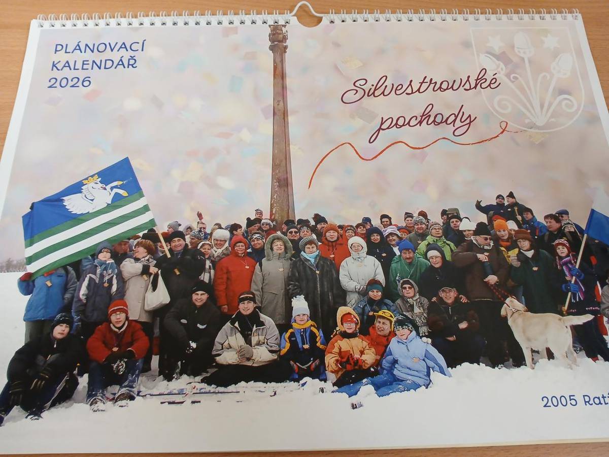 Na sběrném dvoře stolní 14denní kalendář 2026 za vysloužilý elektrospotřebič k recyklaci a na radnici můžete zakoupit i stolní či nástěnný za 100 Kč.