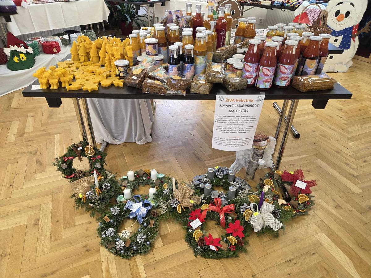 dnes naposledy od 8-12 hodin a od 13-17 hodin. Přijďte si vybrat něco pro radost, dáreček pro své blízké, nebo jen ochutnat svařené vínko :-)