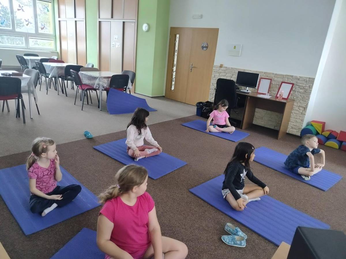 Děti cvičí pro radost a zábavu.