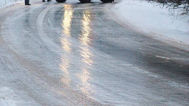 Vážení občané, reagujeme na aktuální stav počasí. Země je promrzlá a prší, proto upozorňujeme na tvorbu ledovky na celém území našeho města! Vyzíváme vás ke zvýšené opatrnosti! Hezký víkend.
