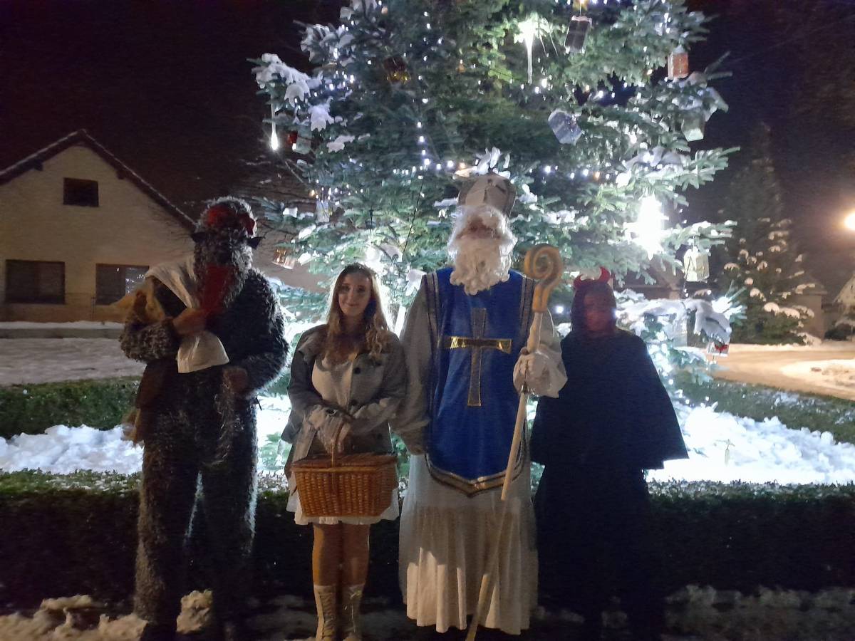 Dobrý den naši spoluobčané. Dne 5.12.2025 bude Mikuláše. Kdo z rodičů má zájem aby jejich děti navštívil Mikuláš, ať se prosím objedná formou sms do 4.12.2025 na tel číslo 736115212. Velice se těšíme na hojnou účast. Obec Okřínek - Srbce