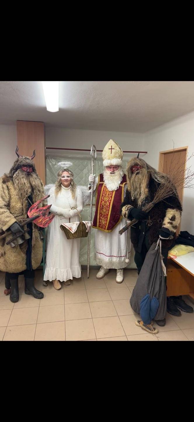 Andělská linka už je opět v pohotovosti. Návštěvu Mikuláše a jeho družiny objednávejte na telefonním čísle 720 307 350. Dolní Kalná a blízké okolí. Děkujeme.