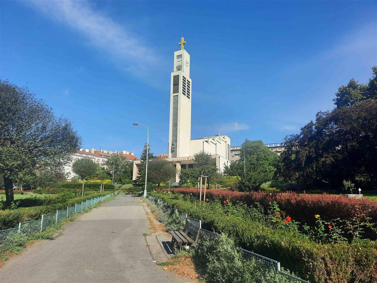 Vážení sousedé, plánované zimní kluziště v dolní části Náměstí Svatopluka Čecha nakonec nebude otevřeno. Po podrobném posouzení technického řešení zvoleného dodavatelem jsme se rozhodli odstoupit od ...