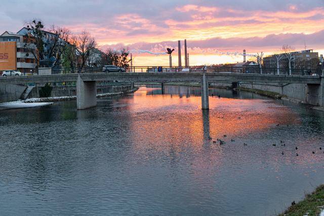 Přerov letos zaznamenal výrazný posun v žebříčku kvality života projektu Obce v datech a společnosti Deloitte – oproti loňského hodnocení si polepšil o 51 míst, což je čtvrtý největší posun v rámci celé republiky. Aktuálně se Přerov nachází ve skupině 81.–100. místo ze 206 hodnocených měst s rozšířenou působností. Zlepšení zaznamenal ve všech sledovaných kategoriích, což svědčí o pozitivních změnách ve městě – například v dostupnosti služeb, kvalitě životního prostředí nebo podpoře komunitního života. Žebříček hodnotí města podle 29 různých aspektů – od zdraví a životního prostředí, přes materiální zabezpečení a vzdělání, až po vztahy a služby. Podle autorů žebříčku pomáhá městům k lepším výsledkům zejména rozvoj infrastruktury, dostupnost vzdělání a služeb, ale také aktivní přístup vedení města a zapojení občanů do veřejného života.
