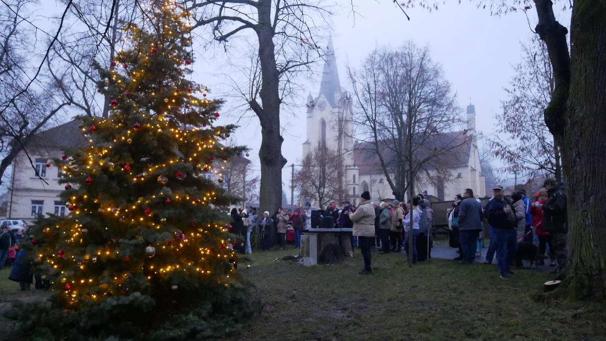 Máme rozsvíceno! Advent začal