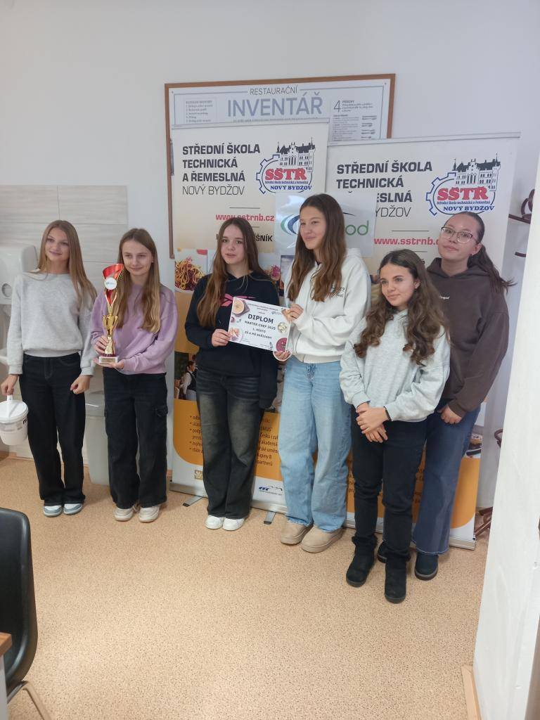 Děvčata z deváté a sedmé třídy vybojovala 1. místo v kuchařské soutěži "MasterChef Junior", kterou každoročně pořádá Střední škola technická a řemeslná v Novém Bydžově.