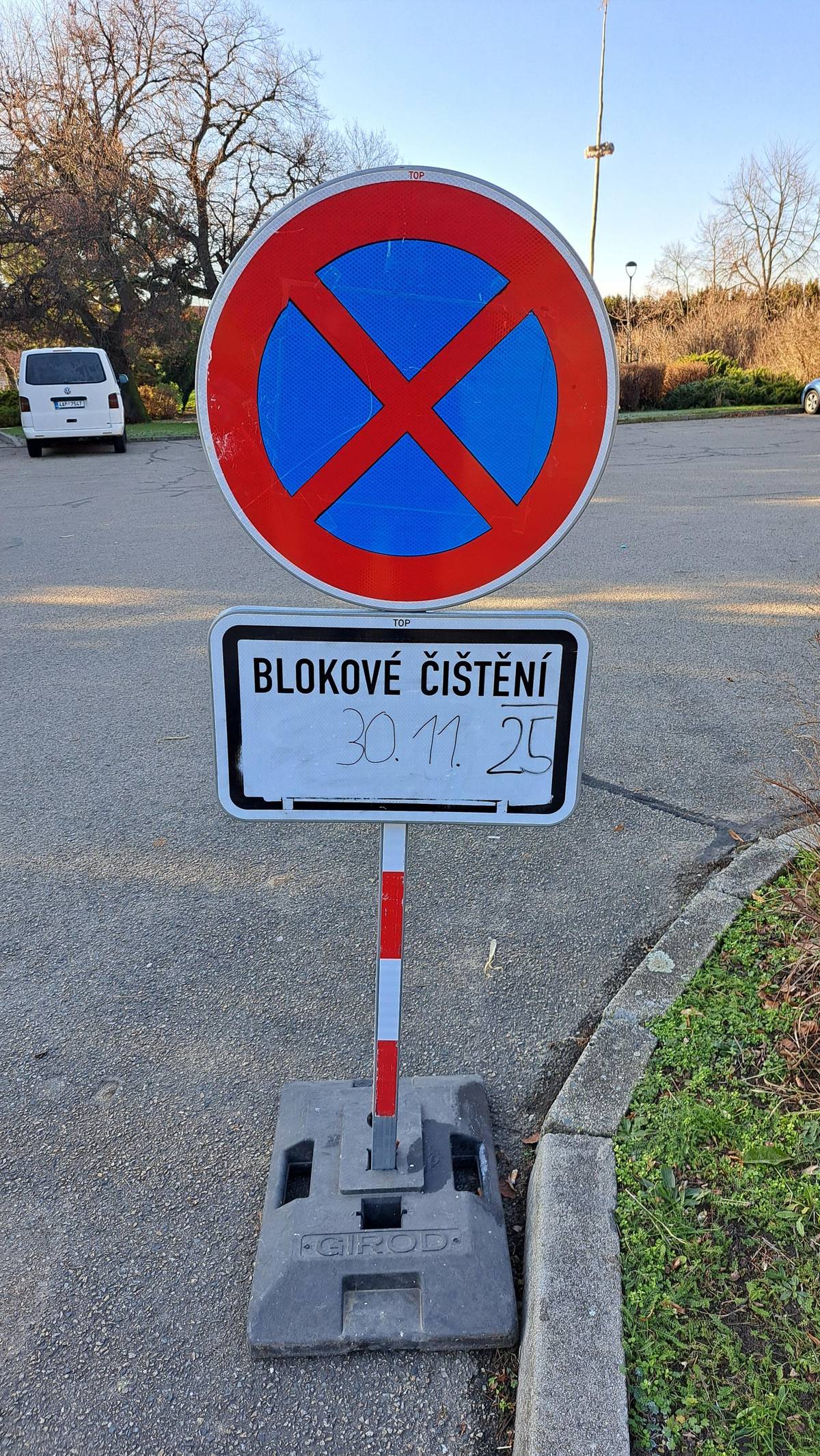 Žádáme občany a návštěvníky Městyse Velké Němčice, aby v neděli 30.11.2025 neparkovali svá vozidla na parkovišti u kostela.  Děkujeme za pochopení.