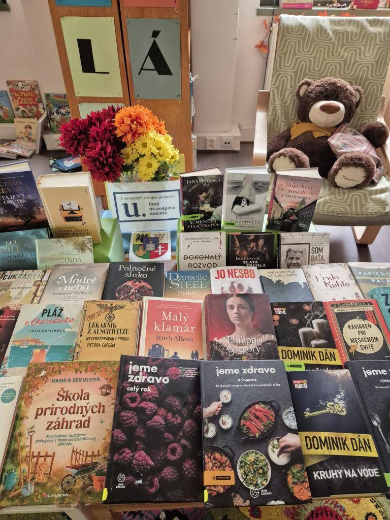 Obecná knižnica úspešne získala podporu z Fondu na podporu umenia (pod názvom Myslím, že kníh nikdy nie je dosť) na rozšírenie svojho knižničného fondu.