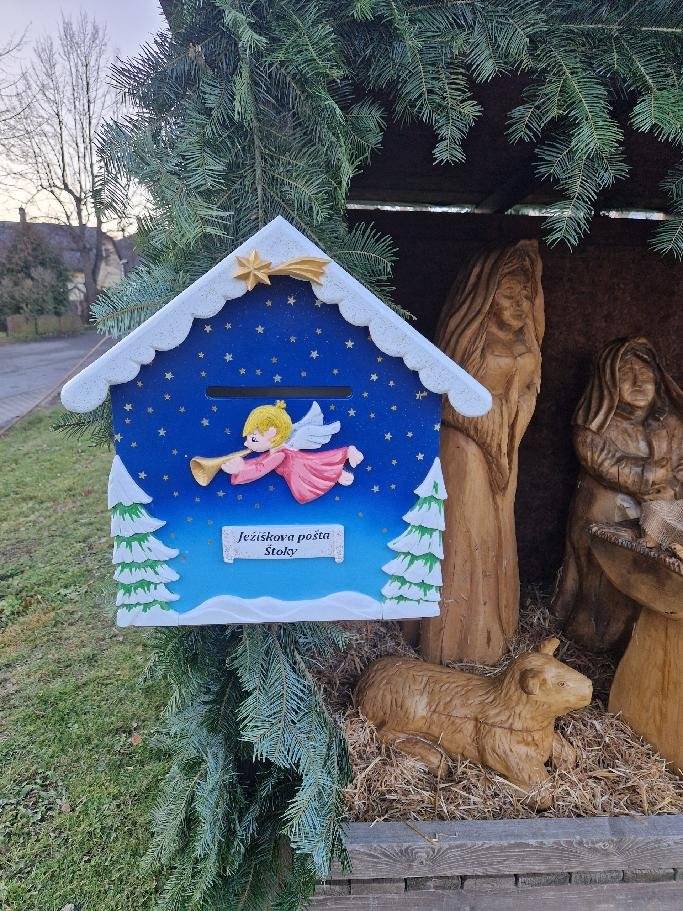 Ježíškova pošta Štoky - schránka na dopisy pro Ježíška bude umístěna u vánočního betlému před ÚM Štoky do 14.12.2025. Nezapomeňte na dopis uvést zpáteční adresu!