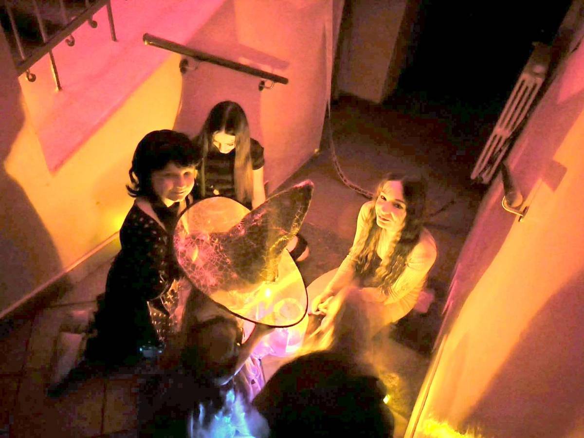 V pátek 31. října ve škole proběhla akce s názvem Halloweenská stezka, kterou pořádali žáci 9. tříd.