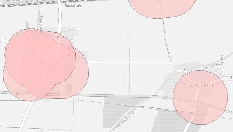 Vážení občané, upozorňujeme, že od 1. prosince 2025 začne platit celostátní zákaz používání pyrotechnických výrobků v zónách vymezených kolem chovů zvířat a dalších citlivých objektů. V těchto oblastech nebude možné používat pyrotechniku vyšší než F1 (prskavky, bouchací kuličky apod.). Platí pro celou obec. Toto omezení vychází z § 35b zákona č. 344/2025 Sb., kterým se mění zákon o pyrotechnice. Zákaz se vztahuje na vzdálenost do 250 m od registrovaných chovů zvířat, zařízení sociálních a zdravotních služeb či útulků. Interaktivní mapa zón v ČR (pozor, pomalu se načítá) https://agrigis.gov.cz/portal/apps/instant/basic/index.html?appid=ded81b51ac6e4ea1b071ef28122f547b Děkujeme za ohleduplnost.