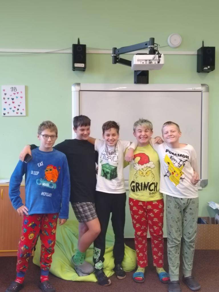 Na pátek 14. listopadu naplánoval náš školní parlament Pyžamový den na podporu nemocných dětí, které si nic jiného než nemocniční pyžamo nemohou obléknout.