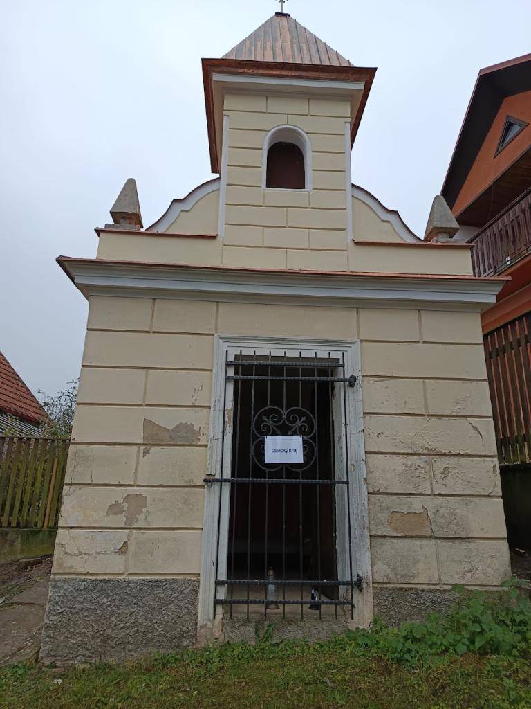 Obec Bžany získala dotaci ve výši 176 990 Kč od Ústeckého kraje na opravu kapličky v Mošnově z Programu na záchranu a obnovu drobných památek a architektury dotvářející kulturní krajinu Ústeckého kraje pro rok 2025.