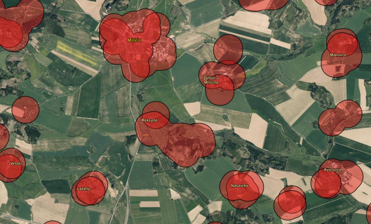 Od 1. prosince 2025 platí celostátní omezení pyrotechniky. Novela zákona zavádí zákaz používání pyrotechnických výrobků kategorie F2–F4 v ochranném pásmu 250 metrů kolem chovů zvířat (včetně stanovišť včelstev), útulků, sociálních a zdravotních zařízení.