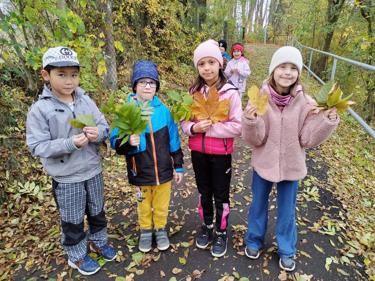 Pokusy, tvoření, pečení, návštěva městské knihovny a prohlídka výstavy D. Raunerové, hry a další momenty z našeho oddělení