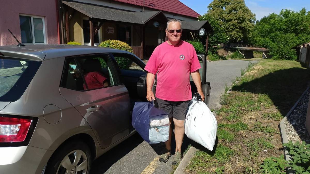 Pro velký zájem občanů poskytnout k dalšímu užití vyřazený textil, jsme uspořádali letní sbírku.