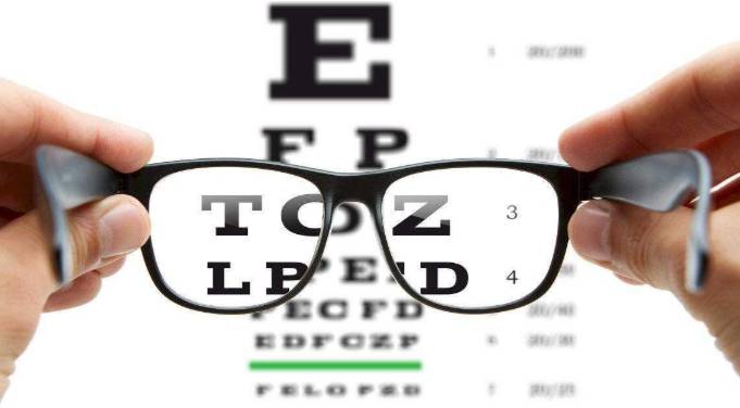 BB oko OPTIK Banská Bystrica v našej obci dňa 3.12.2025 od 14.00 hod do 14.45 hod ponúka bezplatnú kontrolu a meranie zrakovej ostrosti.