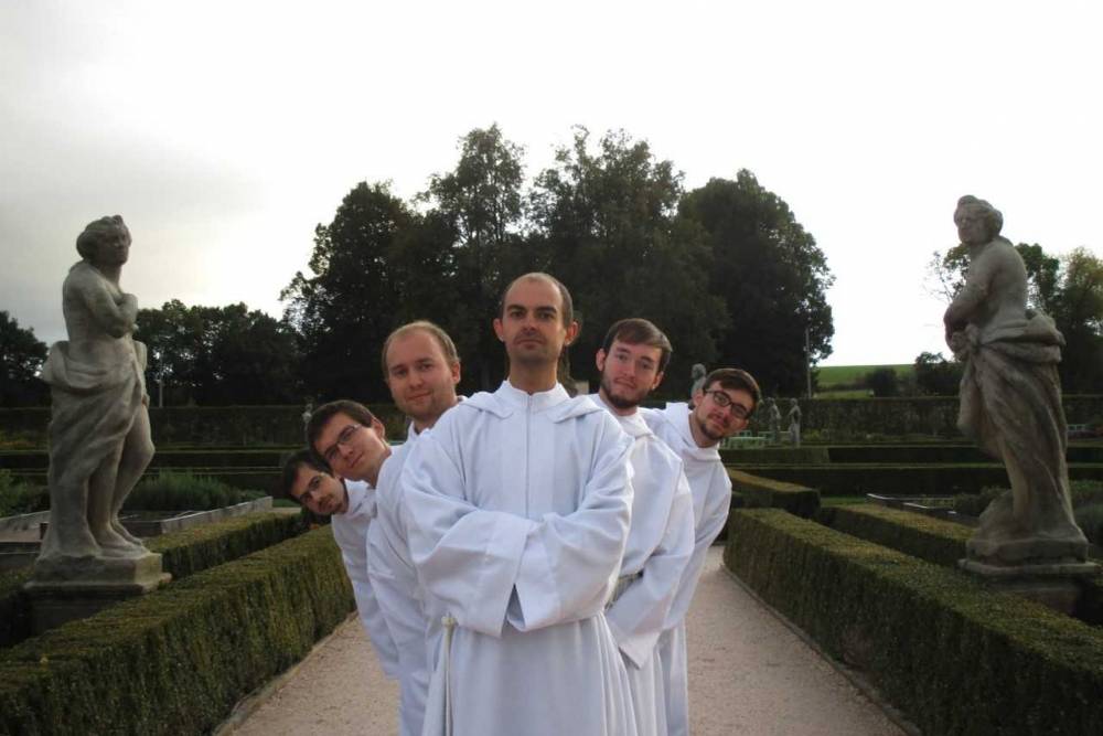 Vokální soubor Schola cantus gregoriani pod vedením Jana Lorence představí výběr starobylých liturgických zpěvů včetně gregoriánského chorálu, rané polyfonie a barokního ...